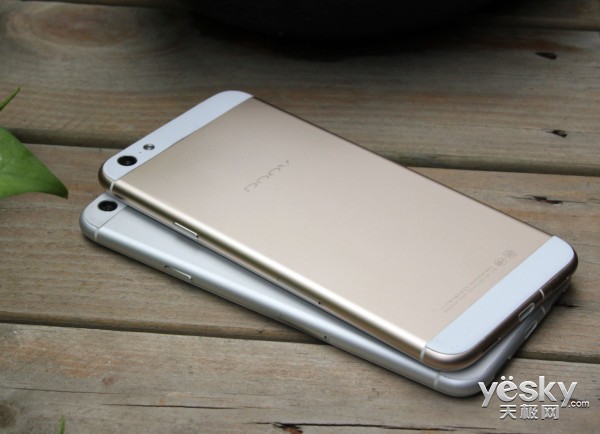 朵唯s3手机屏摔坏了换个屏幕多少钱