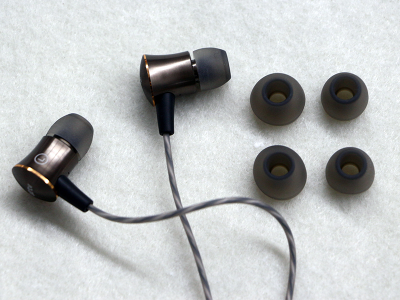 电影《初吻》中在舞会上薇克戴上耳机听的那首