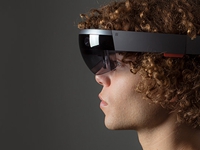 HoloLens眼镜诞生 微软迈进虚拟现实领域