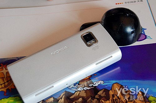 首款全触控电容屏幕 诺基亚X6真机图赏