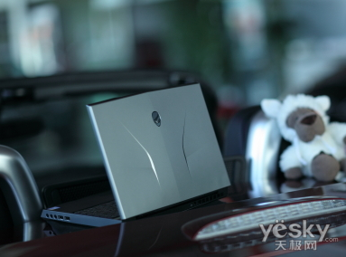 最80后的笔记本—— 戴尔Alienware M11X