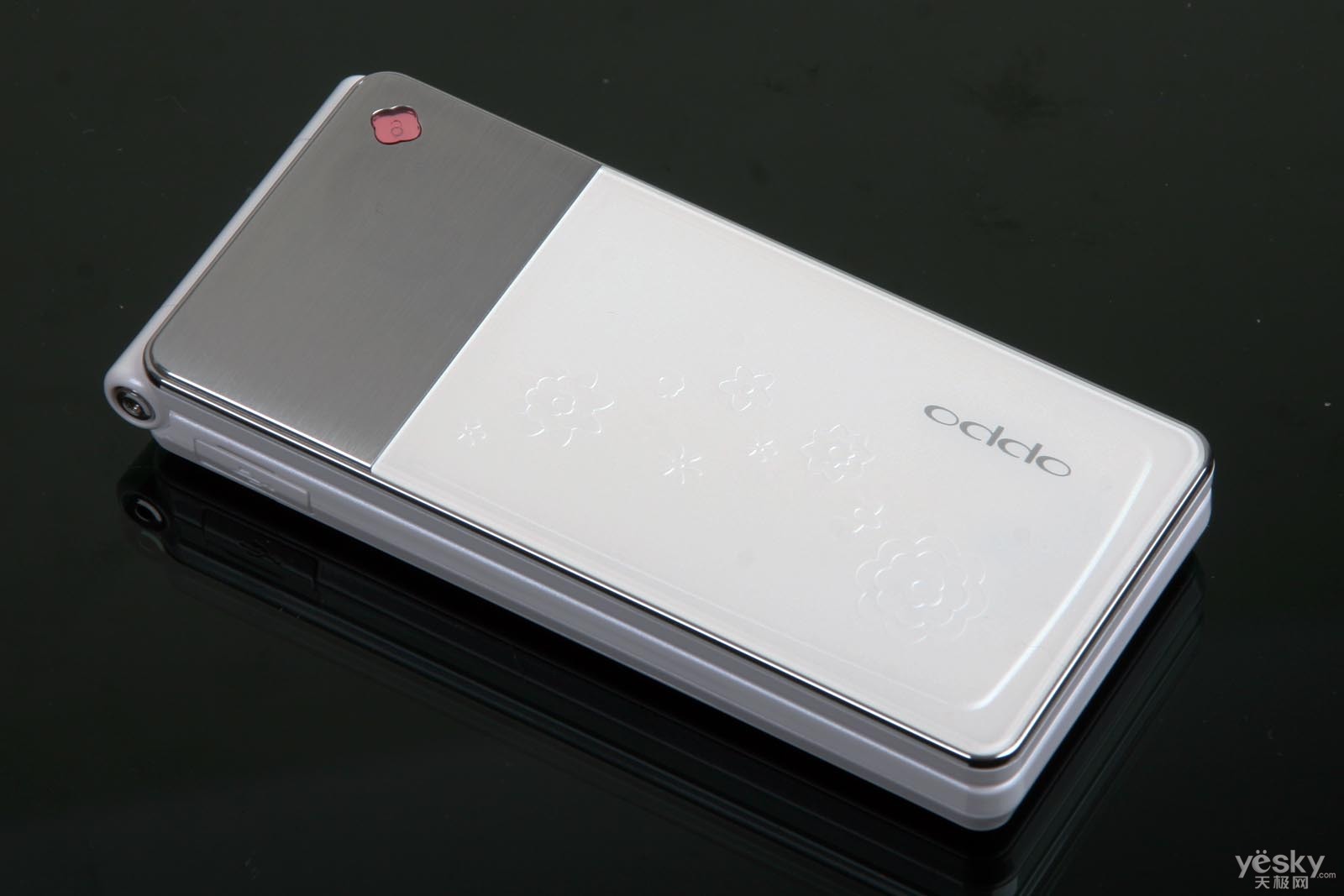 oppo手机ulike style第三款机器—u525早已出其不意的出现在了我们