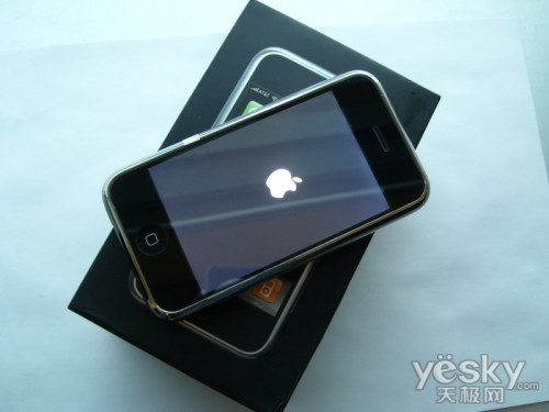 经典苹果一代机 iPhone 8G仅售价2599元