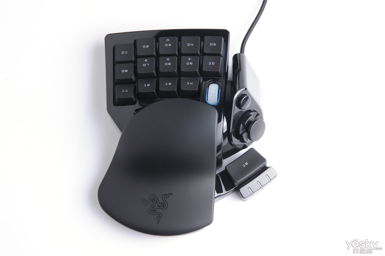 左手控全局 Razer Nostromo游戏键盘评测_天极网