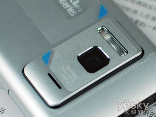 Symbian3给力旗舰机!诺基亚N8降至2799