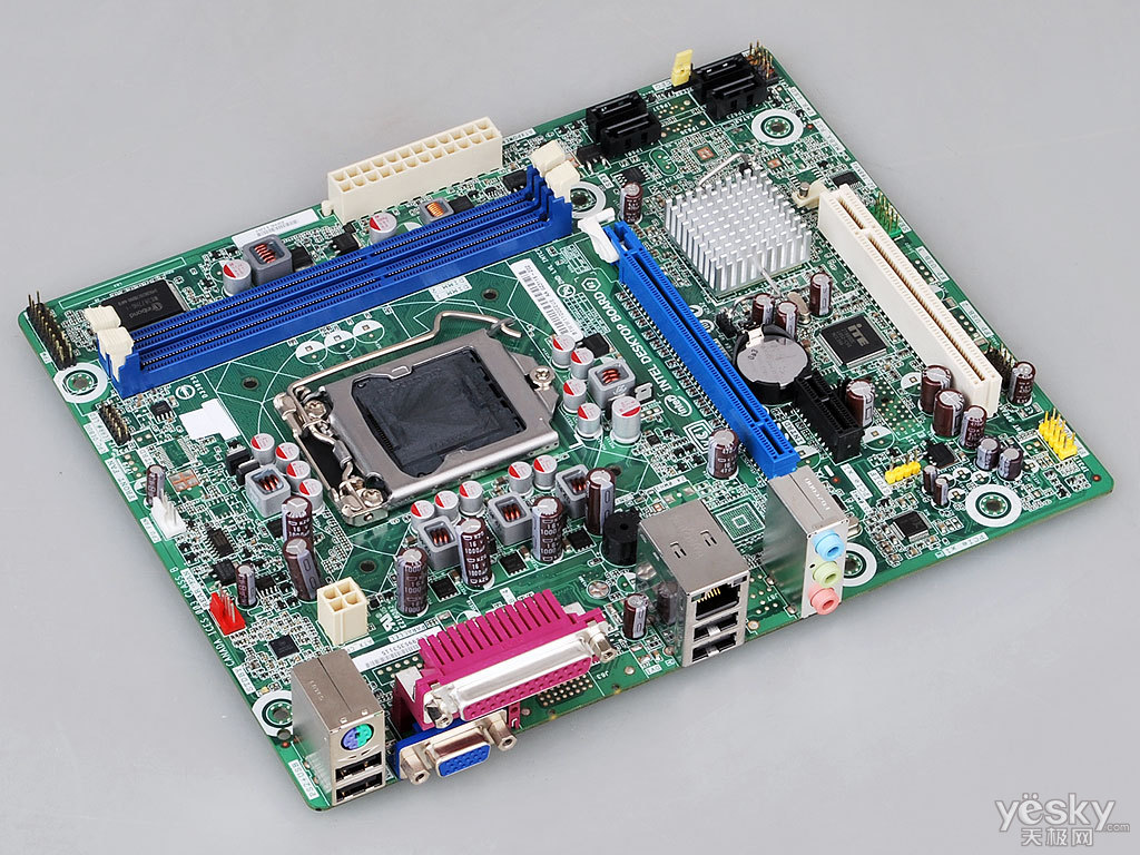 全国首发 Intel DH61WW经典小板实拍图赏_天极网