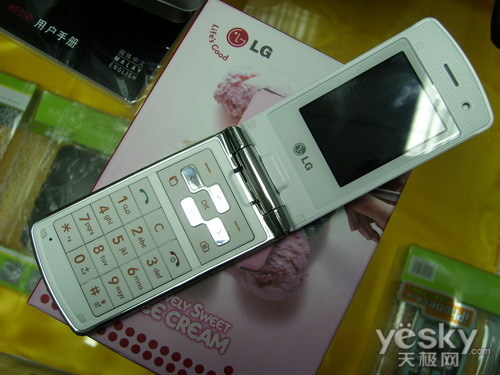 冰淇淋手机廉价卖 LG KF350仅售599元