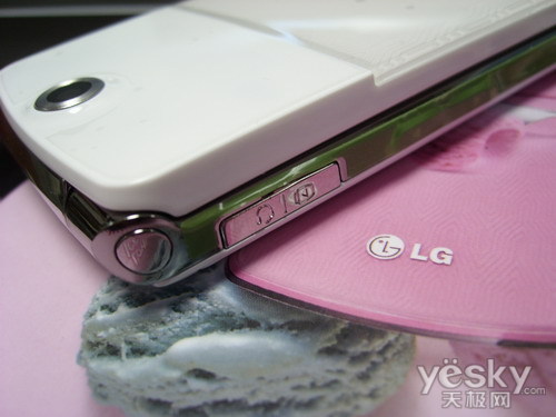 冰淇淋手机廉价卖 LG KF350仅售599元