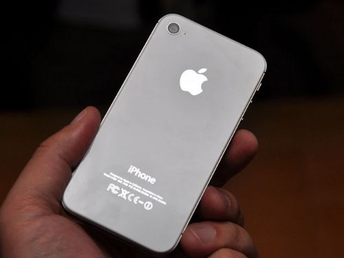 天线位置有调整 黑白双色苹果iPhone 4S鉴赏