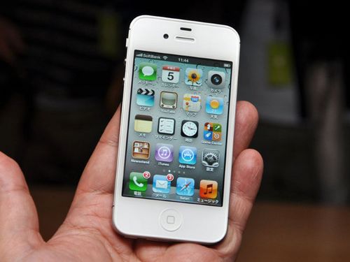 天线位置有调整 黑白双色苹果iPhone 4S鉴赏