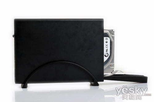 最大支持3TB 裸族CRIS35EU2N硬盘盒评测