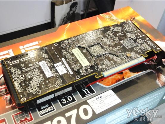 华硕HD7970 (7)