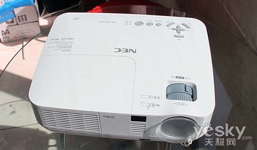 ������ЯͶӰ NECͶӰ��V260+������2600Ԫ