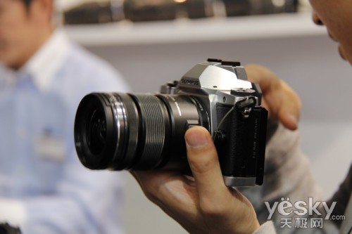 CP+2012 ���ְ�˹չ̨�ֳ�ֱ��OM-D E-M5