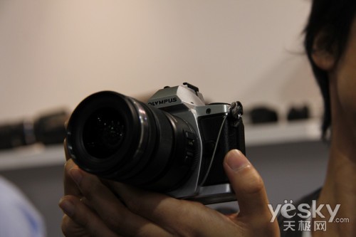 CP+2012 ���ְ�˹չ̨�ֳ�ֱ��OM-D E-M5