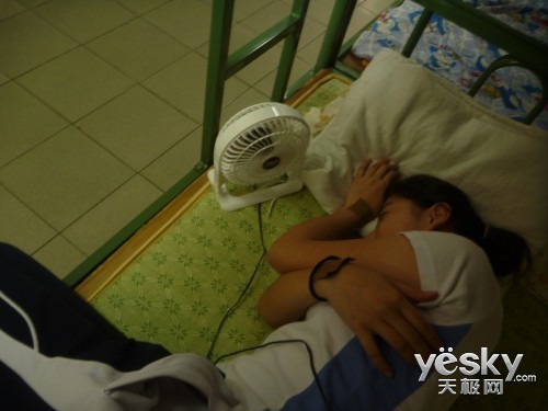 <em>静</em>享自然风 超频三东风U182<em>风靡校园</em>_天极网