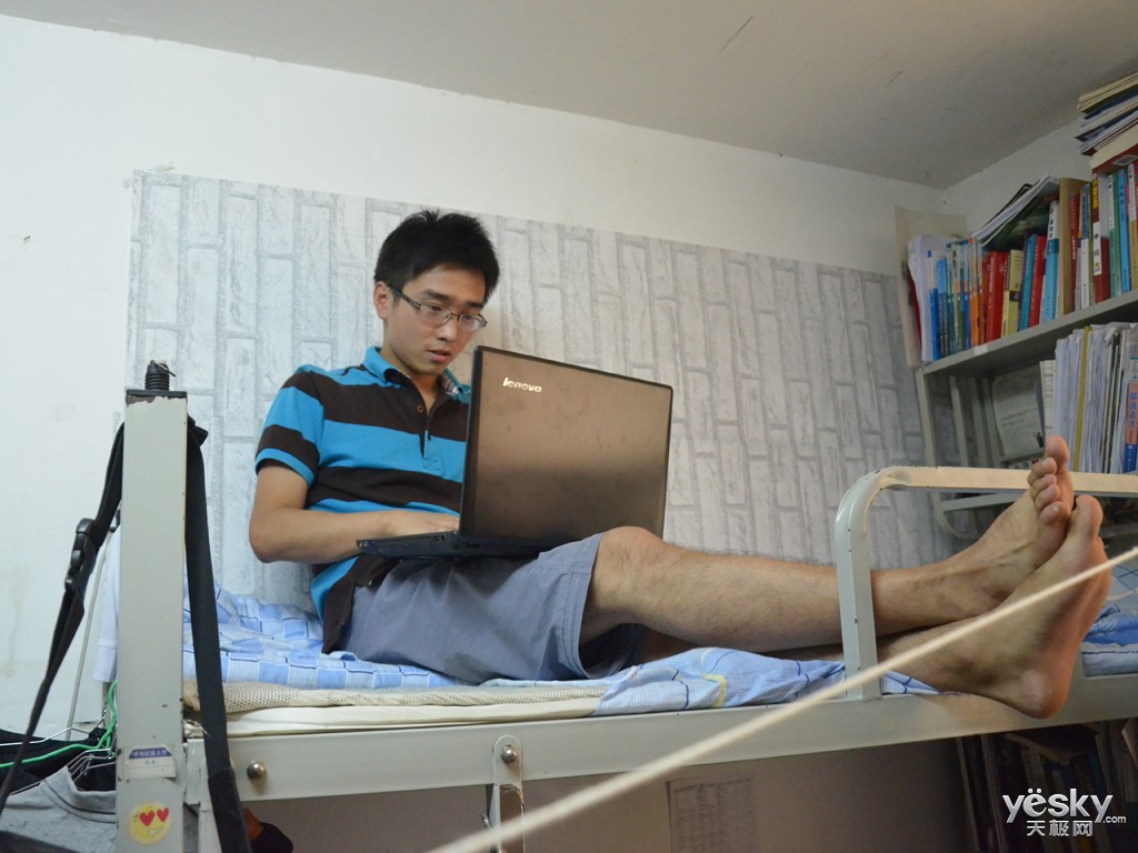 大学生宿舍探秘:it数码装备大曝光图片