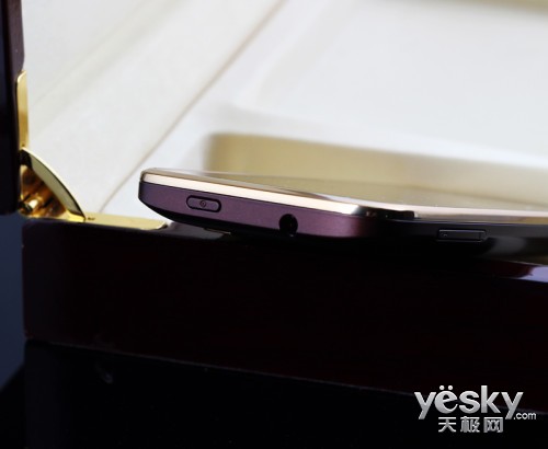 商务时尚定制智能 TCL D662美图欣赏