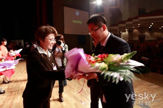 北大2012年度佳能奖学金颁奖仪式在京举行