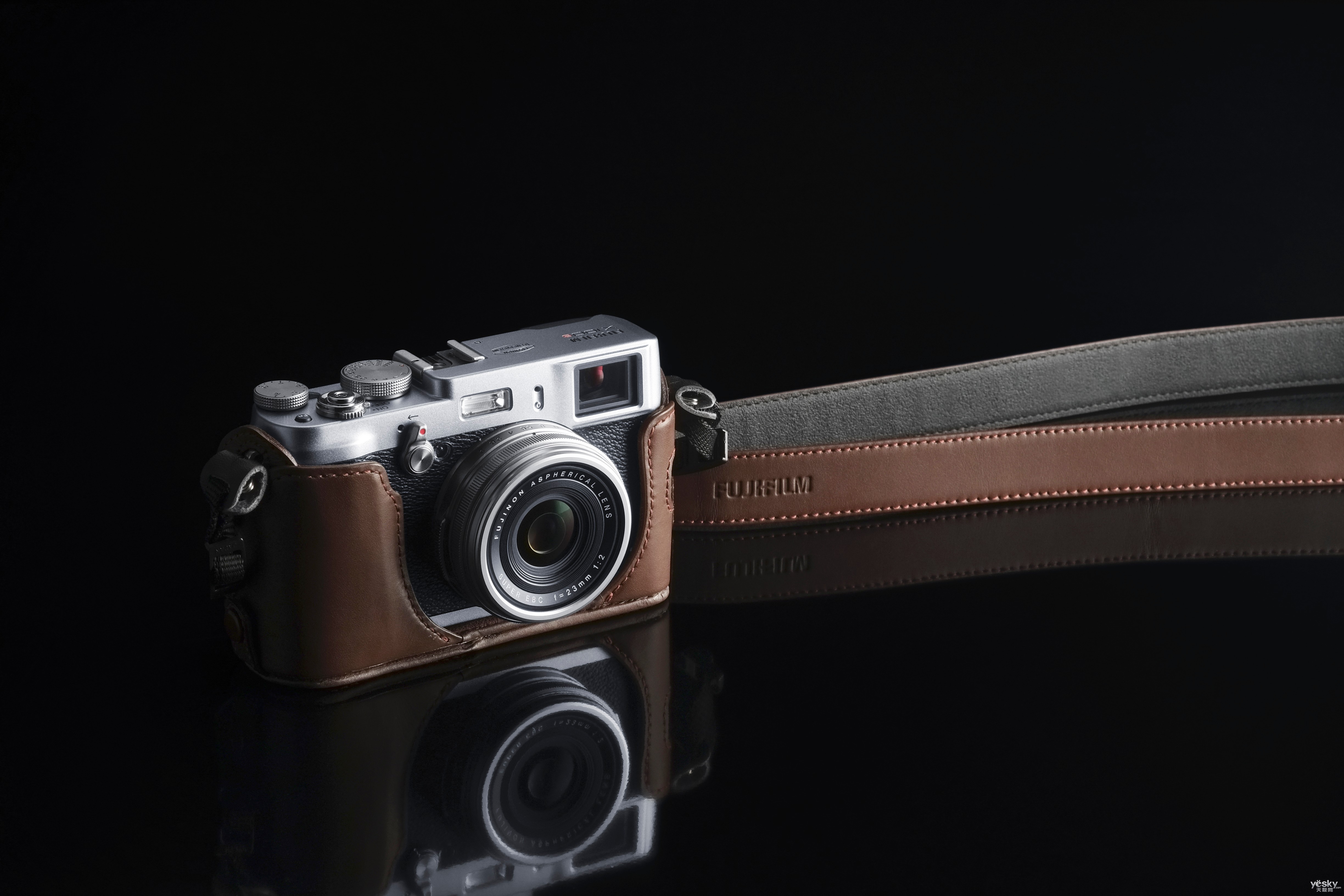 完美接力 富士发布全新旗舰级数码相机x100s