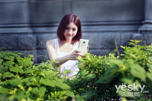 青春不等人 自拍神器ThL美猴王打造青春大片_