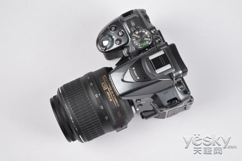 尼康入门级数码单反相机D5300 外观评析