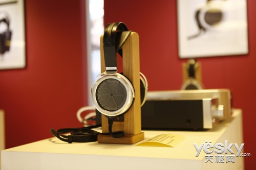 带来顶级耳机  STAX参加CES2014电子展