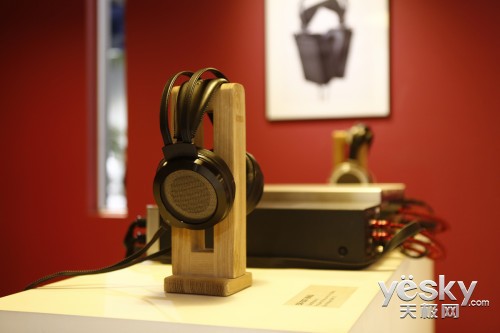 带来顶级耳机  STAX参加CES2014电子展