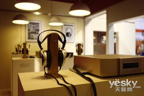 带来顶级耳机  STAX参加CES2014电子展