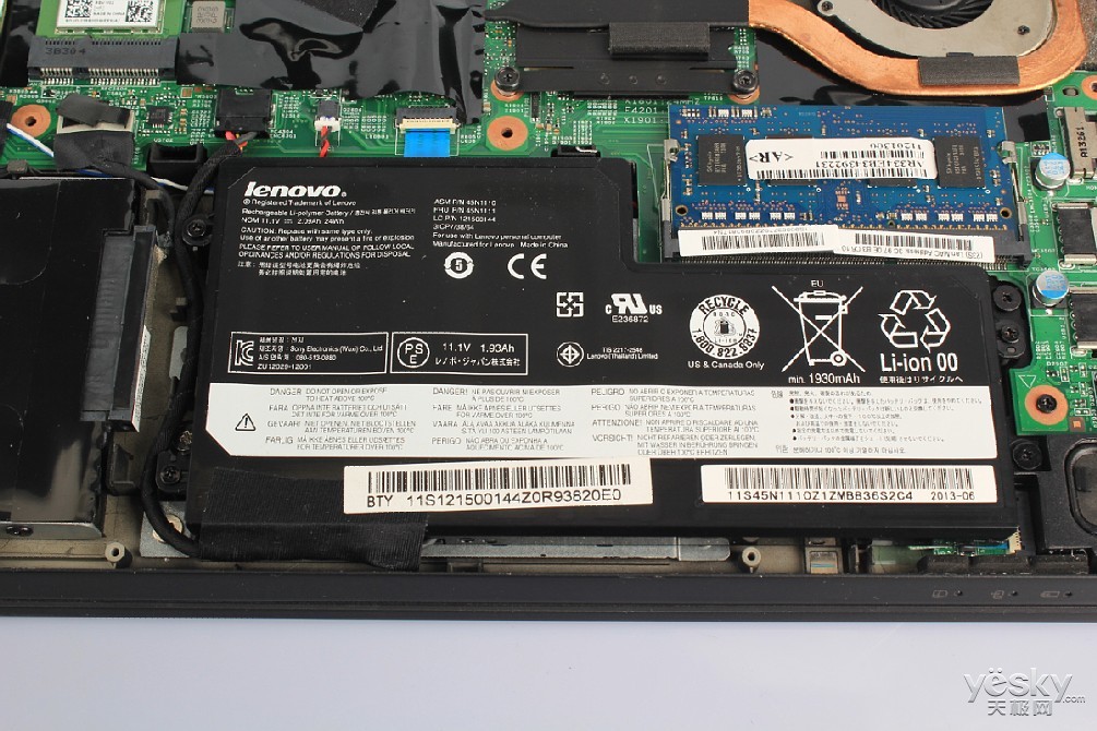 笔记本内置电池怎么拆