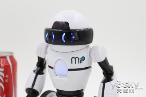 你买得起的智能娱乐机器人 WowWee MiP评测