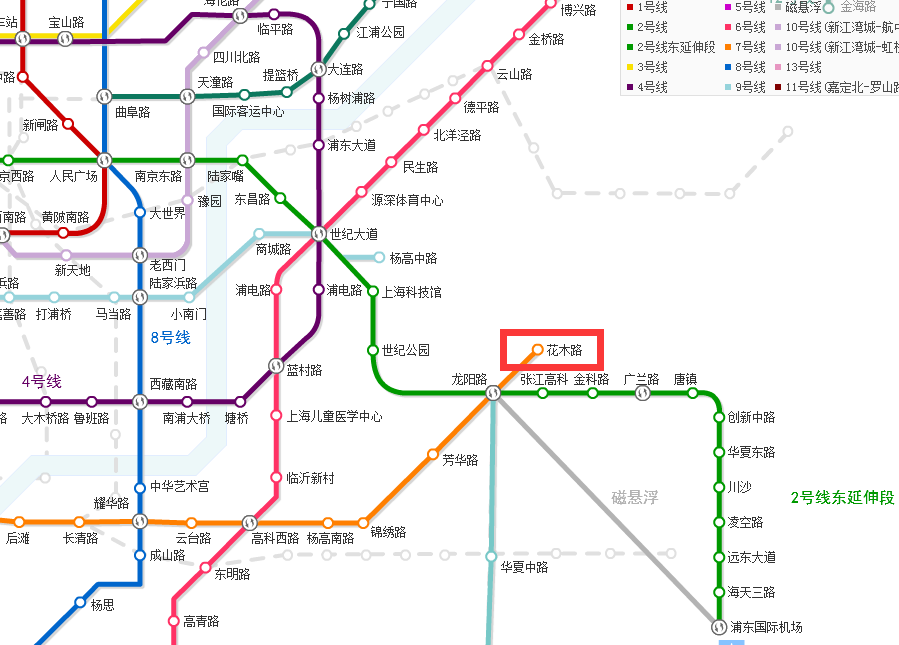 观众可搭乘地铁7号线至花木路站.