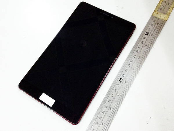 疑似谷歌Nexus 8平板真机曝光 金属风格好评