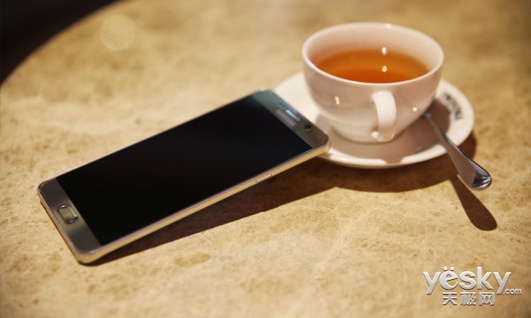 S Pen书写优雅 三星盖乐世Note 5外观评测