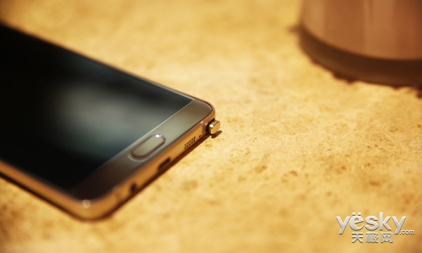 S Pen书写优雅 三星盖乐世Note 5外观评测