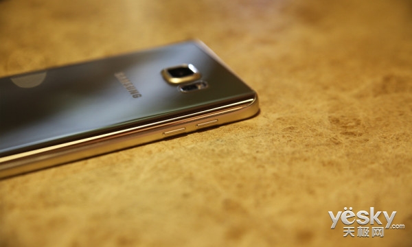 S Pen书写优雅 三星盖乐世Note 5外观评测