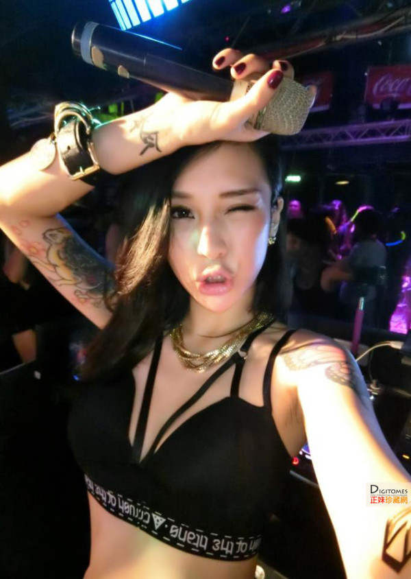 台湾电臀女王梁云菲Nana 唯美翘臀来袭