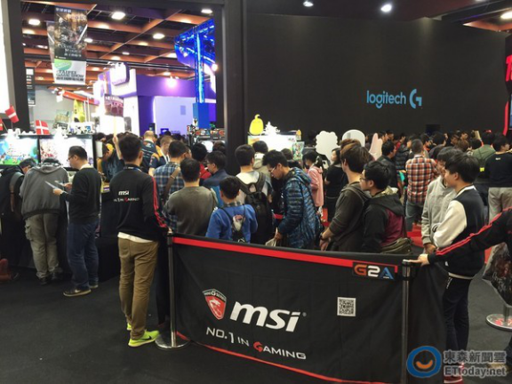 G2A台北电玩展VR游戏太过真实,体验者受惊吓