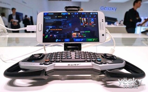 三星S7手机定制游戏手柄亮相 配双游戏摇杆