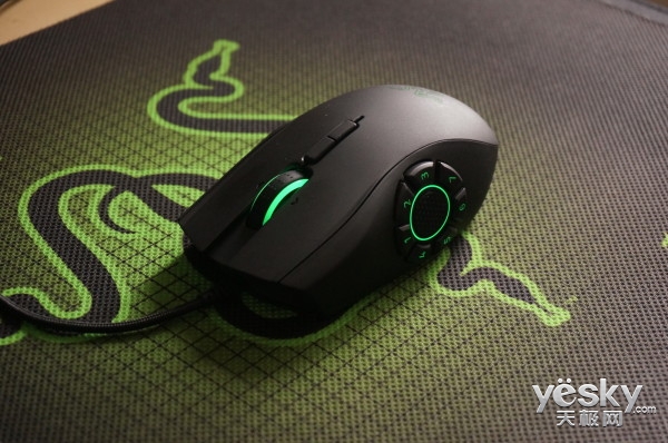 拨盘式侧键 Razer那伽梵蛇六芒星V2鼠标评测