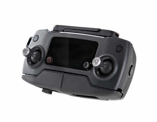 天极网 it新闻   mavic pro的遥控器也是折叠设计,自带显示屏可显示