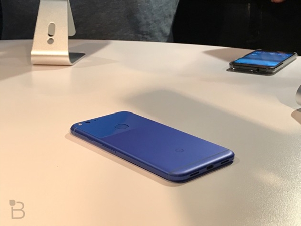 谷歌Pixel\/XL真机图赏:别具一格的背壳设计