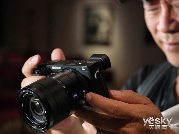 索尼推新款微单相机A6500 五轴防抖\/9799元