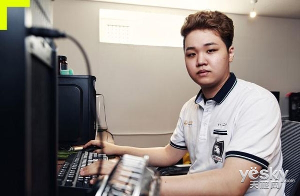 全民直播狂小狗Uzi问鼎最强ADC S6大神盘点