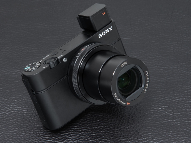 索尼黑卡rx100 v 轻松放入口袋的专业相机