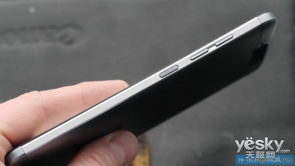 中兴首款双摄智能手机Blade V8意外曝光