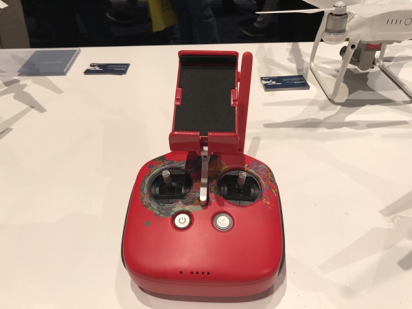 CES 2017大疆展臺掠影:Phantom 4中國版搶眼