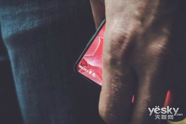 Android之父新作品设计曝光:无边框智能机