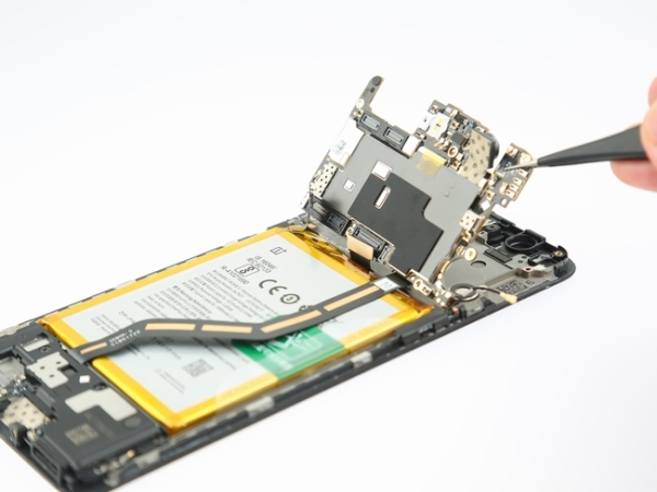 76C0Q2KF075J_OnePlus-5-teardown_600.jpg