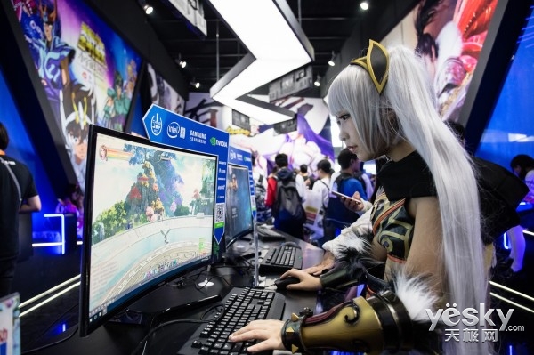 《仙侠世界2》Coser惊艳亮相ChinaJoy